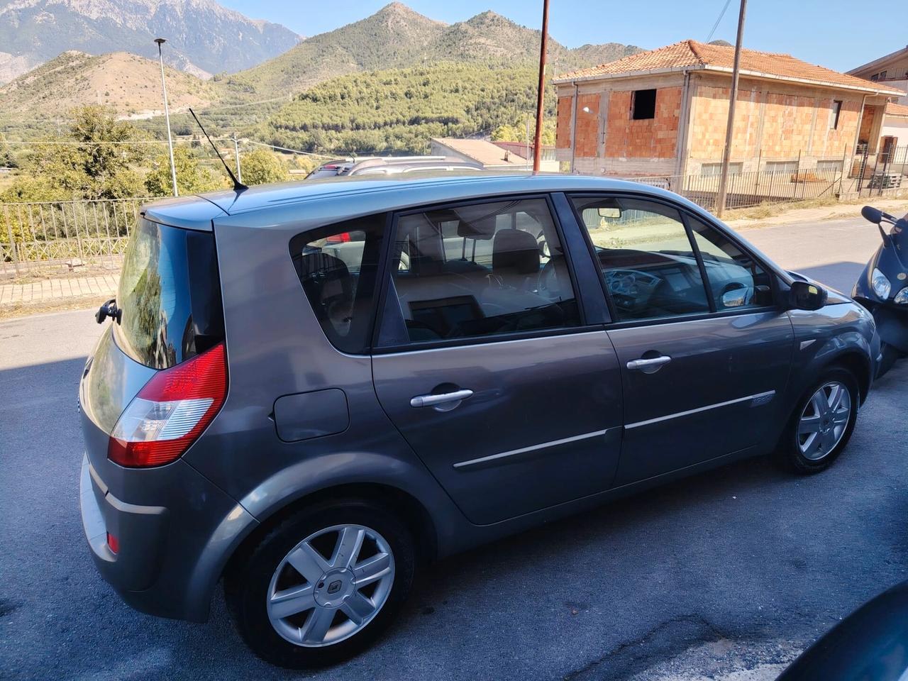 Renault Scenic Scénic 1.9 dCi/120CV Confort Authentique