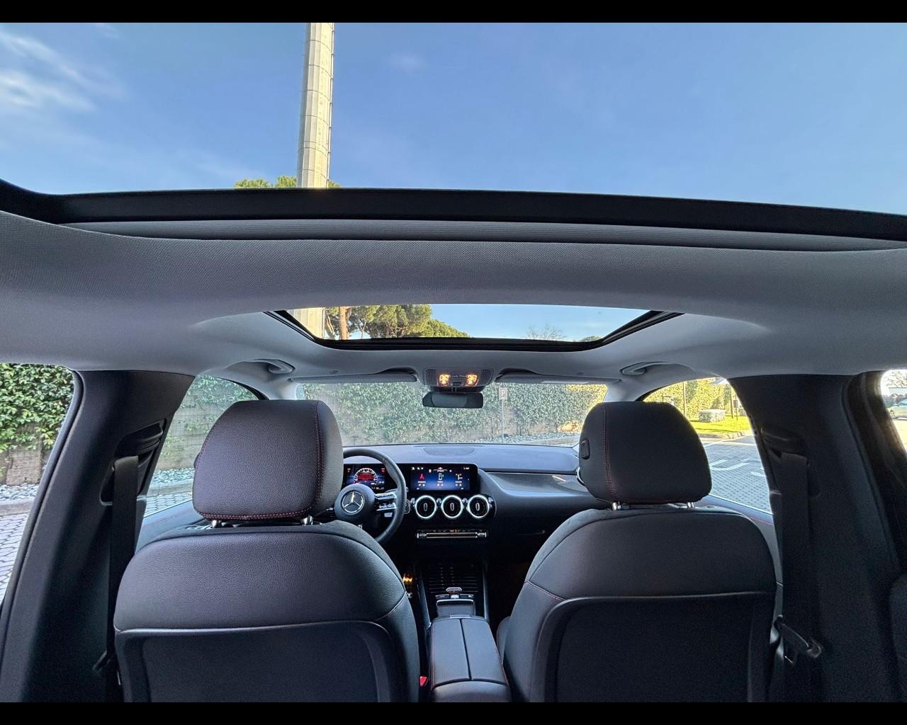 Mercedes-Benz GLA-H247 2023 - GLA 180 AMG Line Premium auto