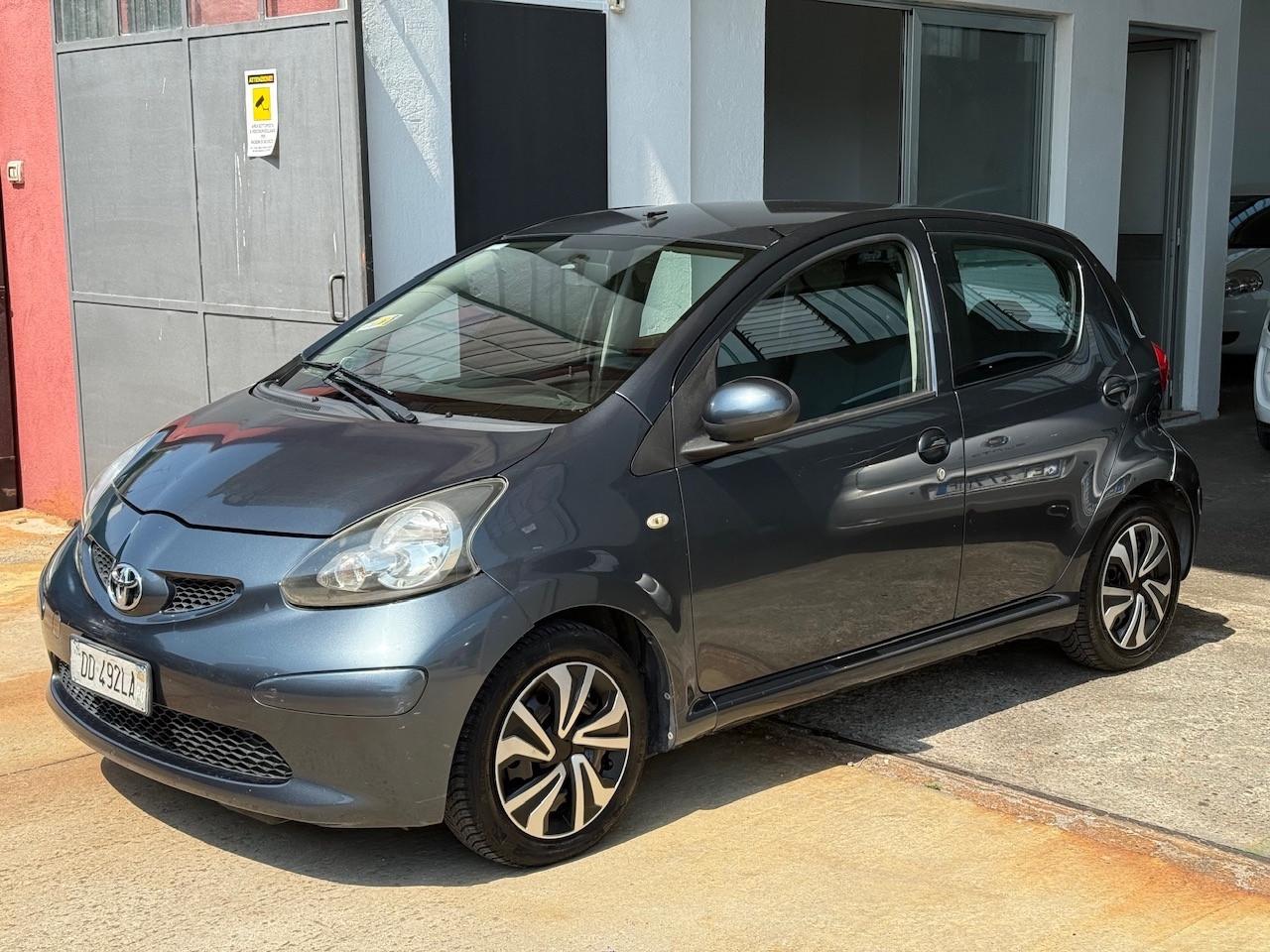 Toyota Aygo 1.0 12V VVT-i 5 porte Sol
