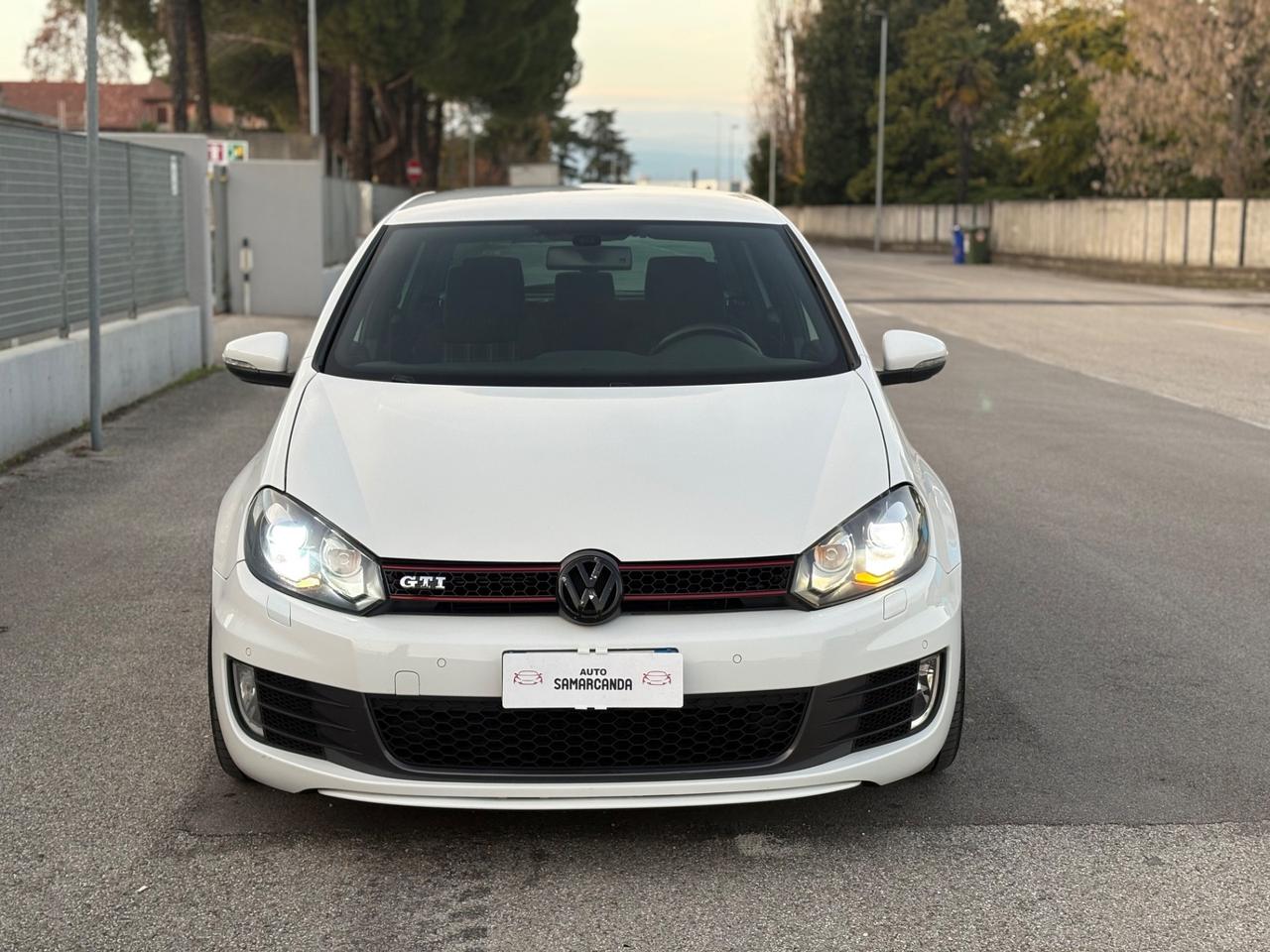 Volkswagen Golf GTI 2.0 TSI 5p.