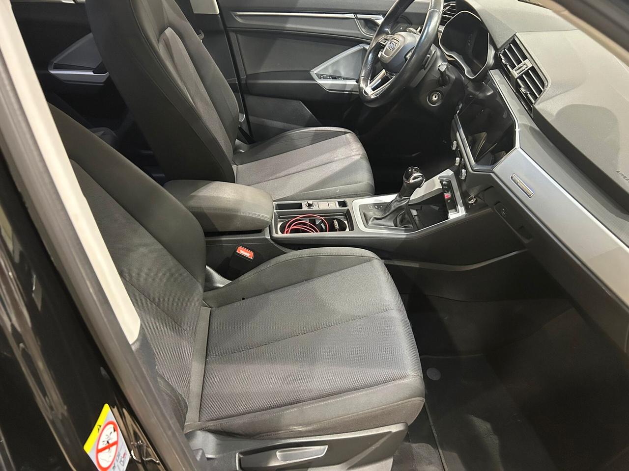Audi Q3 45 TFSI e S tronic Business