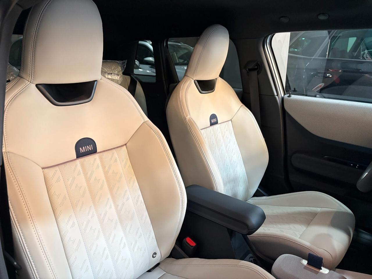 MINI Cooper C 1.5 156cv Automatica Favoured ITALIANA Km0