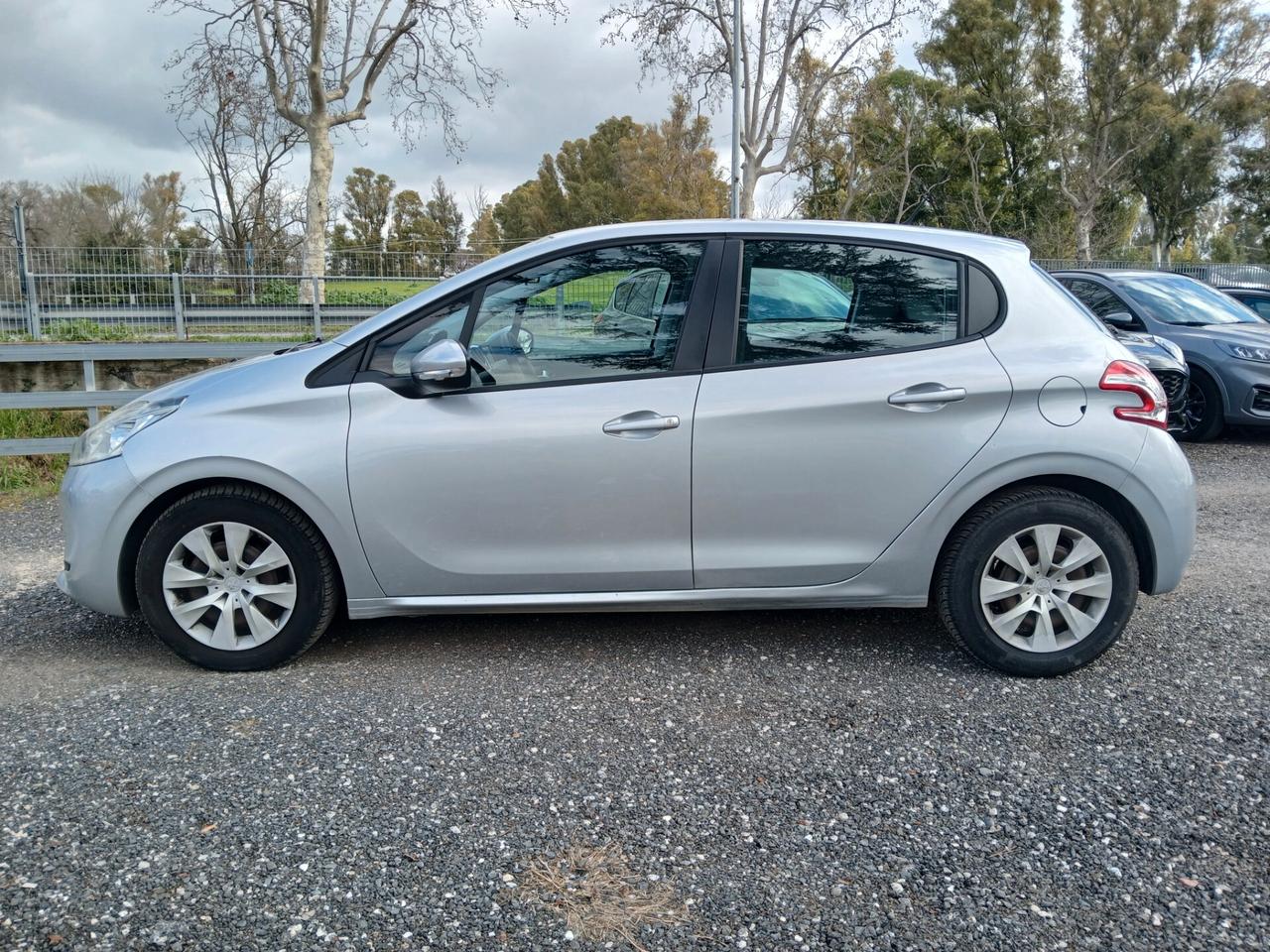 Peugeot 208 1.4 HDi 68 CV 5 porte Allure