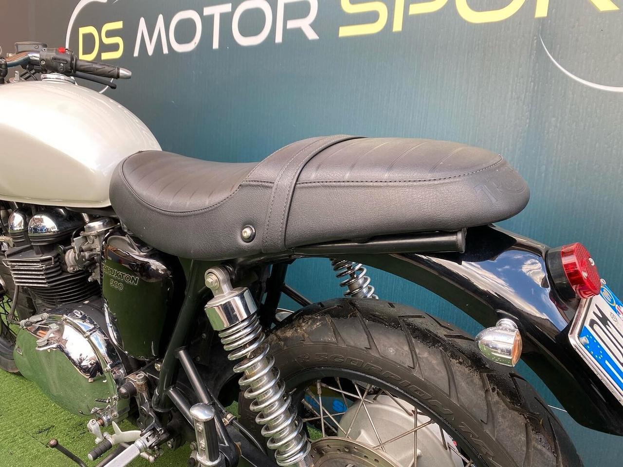 Triumph Thruxton 900
