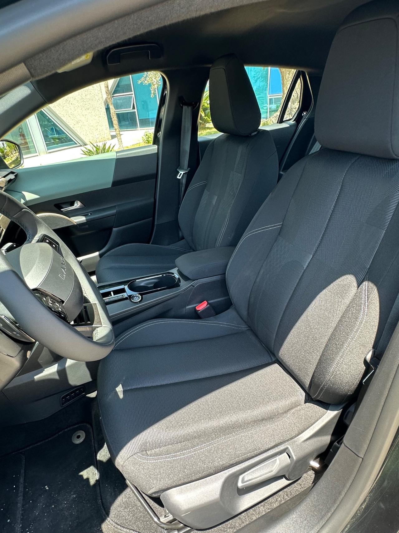 Lancia Ypsilon 1.2 mhev e-dct possibilità noleggio no scoring