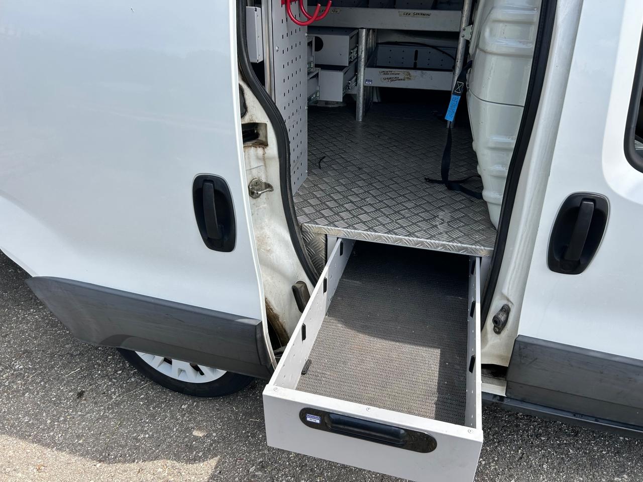 Fiat Fiorino 1.3 MJT 95CV Adventure scaffalature