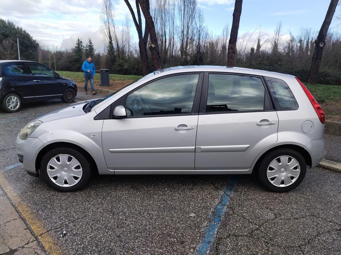 Ford Fiesta Fiesta 1.2 5p. 160000km 2007 distribuzione e tagliando fatto