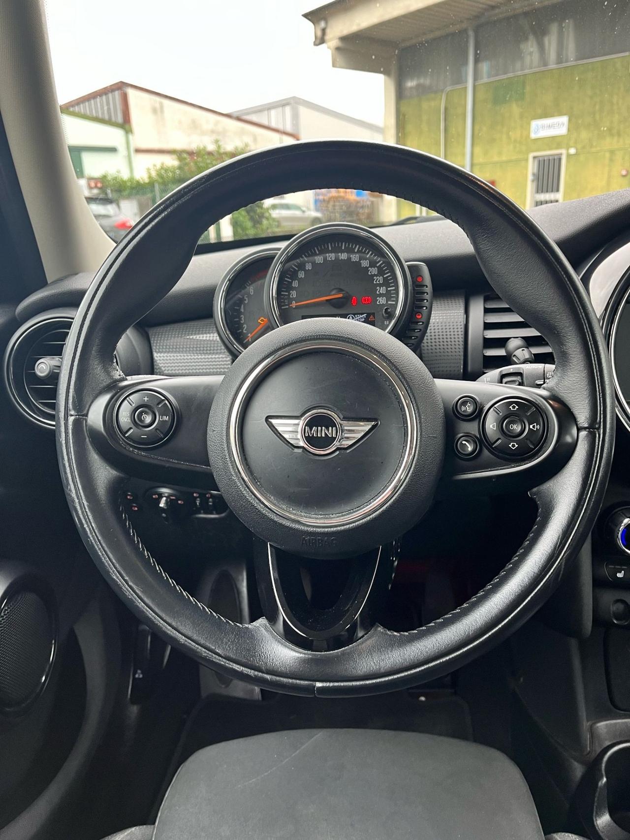 Mini Mini 1.5 Cooper 5 porte Neopatentati