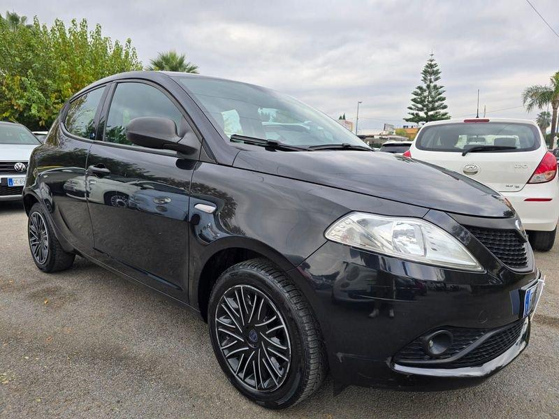 Lancia Ypsilon 1.2 69 CV 5 porte+ GPL Ecochic Gold