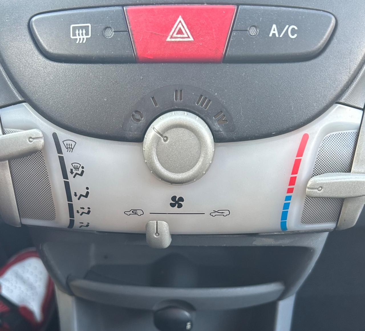 Toyota Aygo 1.0 12V VVT-i 5 porte Neopatentati
