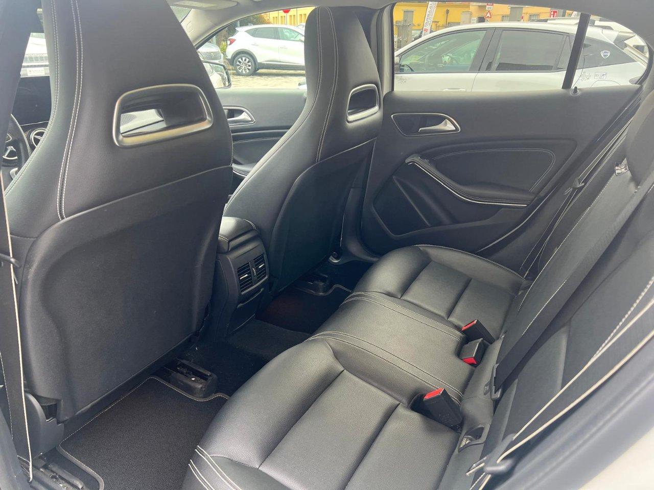 Mercedes GLA 180 Night Edition auto