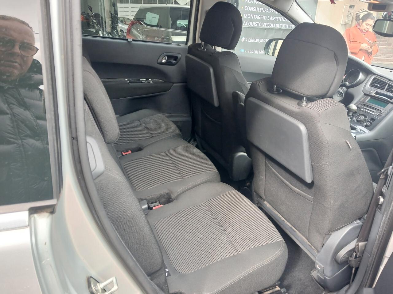 Peugeot 5008 1.6 HDi 7 POSTI