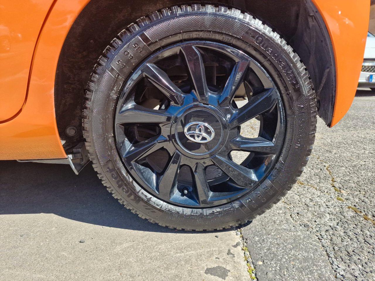 Toyota Aygo 5 Porte Aygo 5p 1.0 x-wave Orange m-mt 72cv cambio automatico