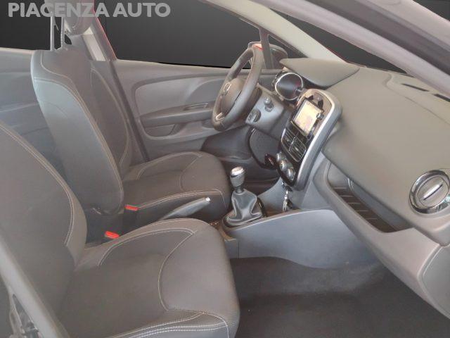 RENAULT Clio 1.2 75CV 5 porte.NAVIGATORE..NEO PATENTATI