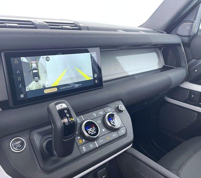 Land Rover Defender 3.0 D6 250 110 HSE AWD auto.