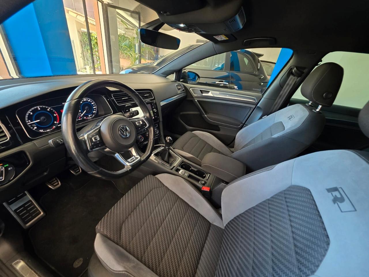 Volkswagen Golf 7.5 R-Line 1.6tdi VIRTUAL FARI LED