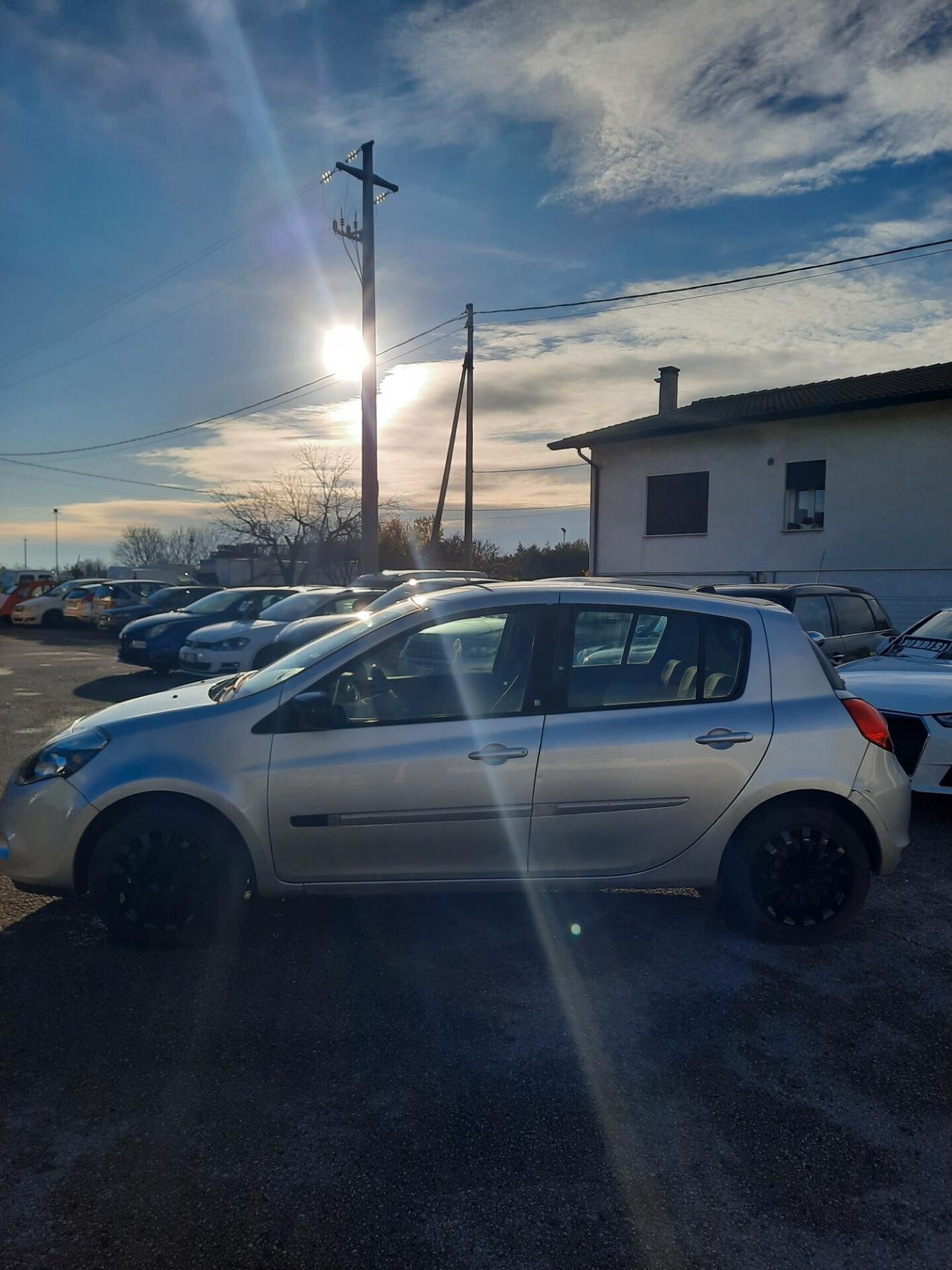 Renault Clio 1.2 16V 5 porte Dynamique OK NEOPATENTATI