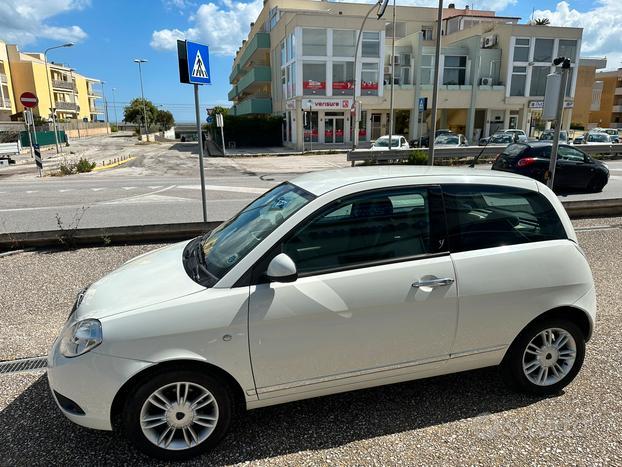 Lancia y 1.2 benzina con impianto metano