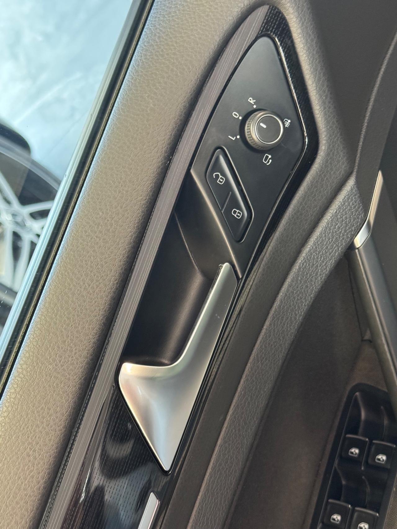 VOLKSWAGEN GOLF 7.5 2.0 TDI 150 CV DSG R-LINE