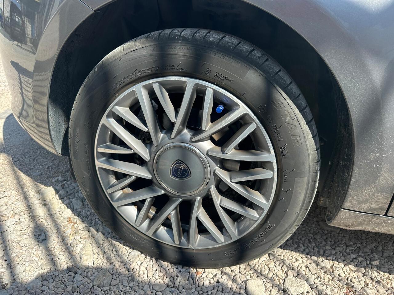 Lancia Ypsilon 1.2 69 CV Platinum Block Shaft