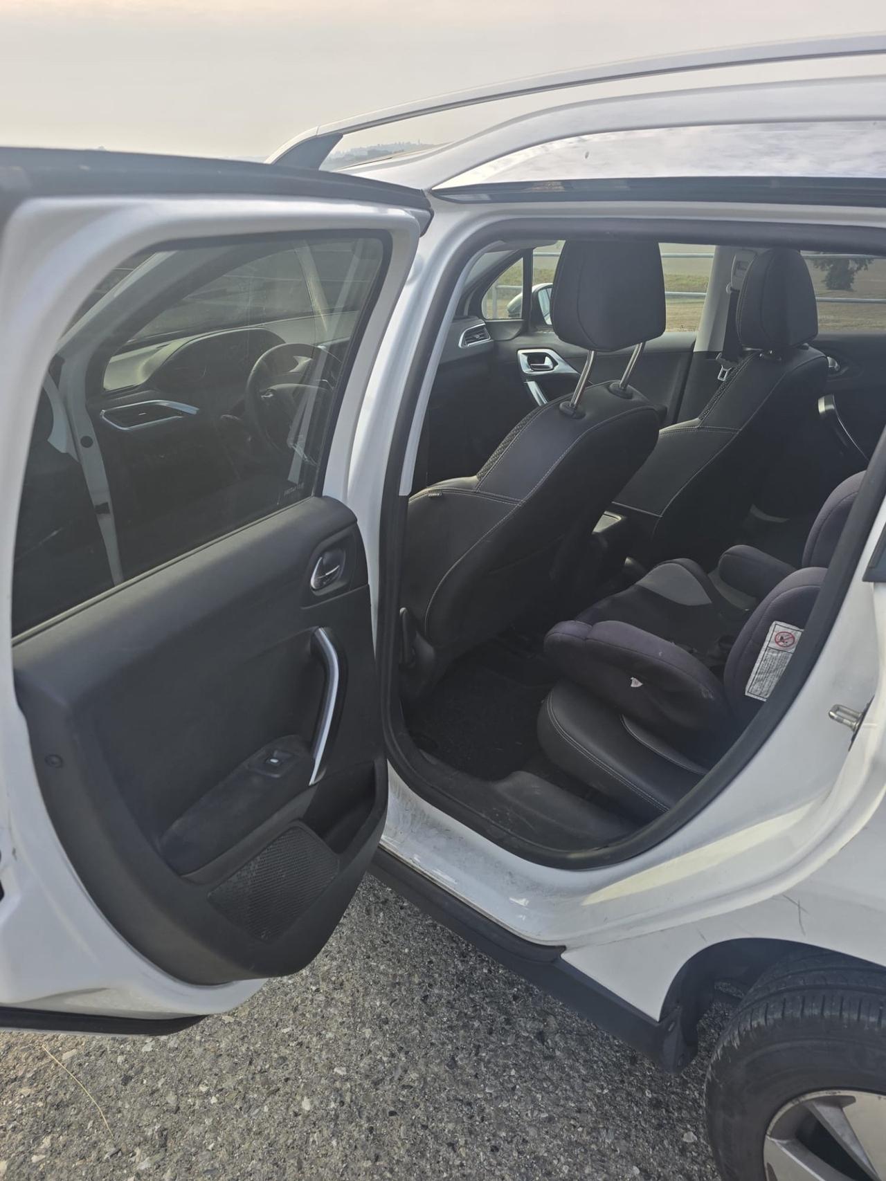 Peugeot 2008 1.6 e-HDi 92 CV Stop&Start robotizzato Allure tetto panoramico