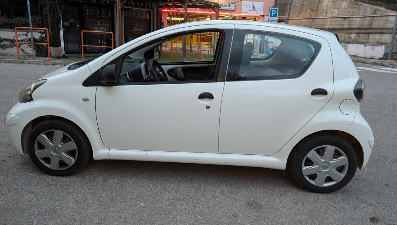 Toyota Aygo 1.0 12V VVT-i 5 porte Now Connect