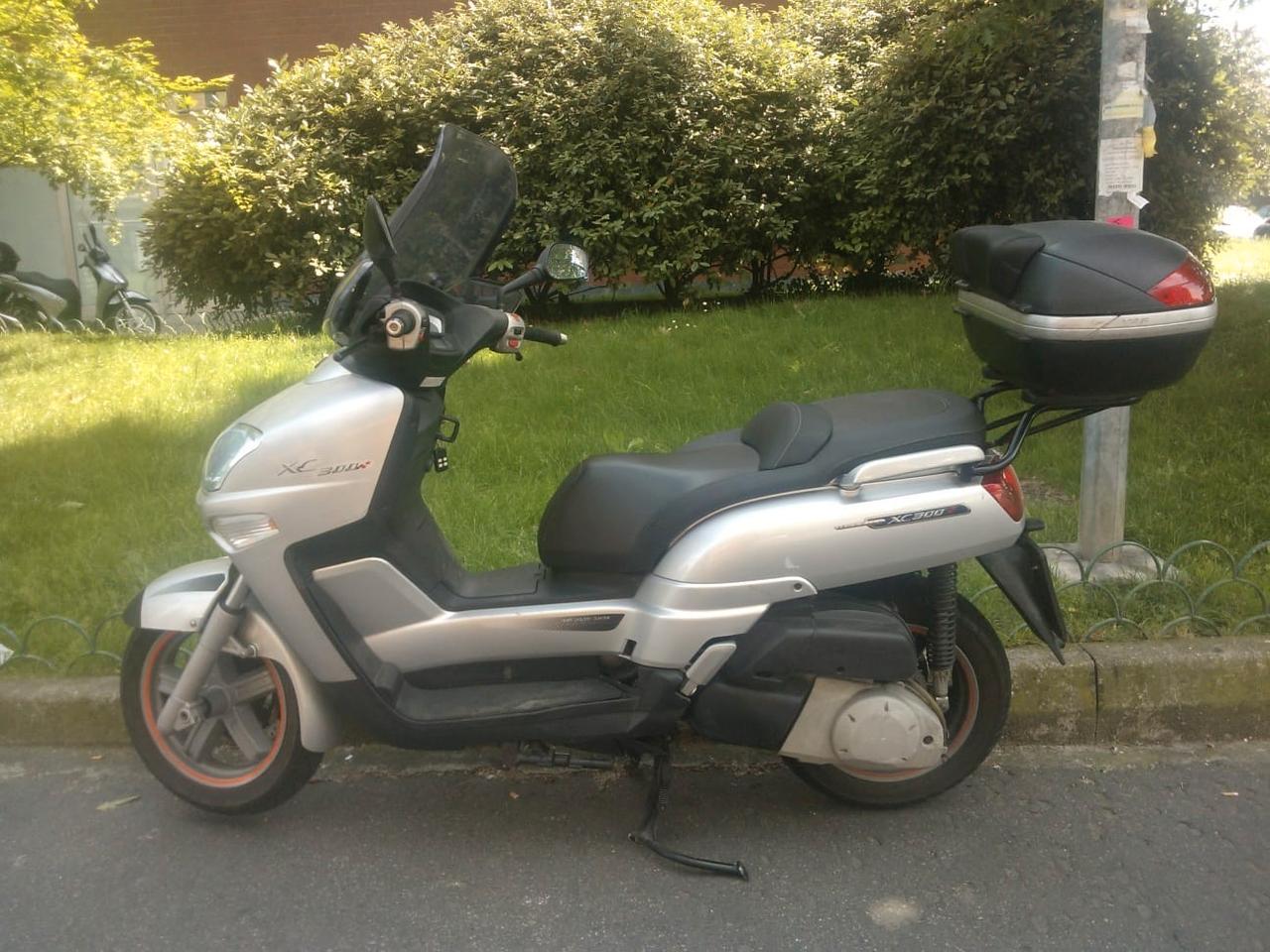 Scooter Yamaha XC300 is anno 2005