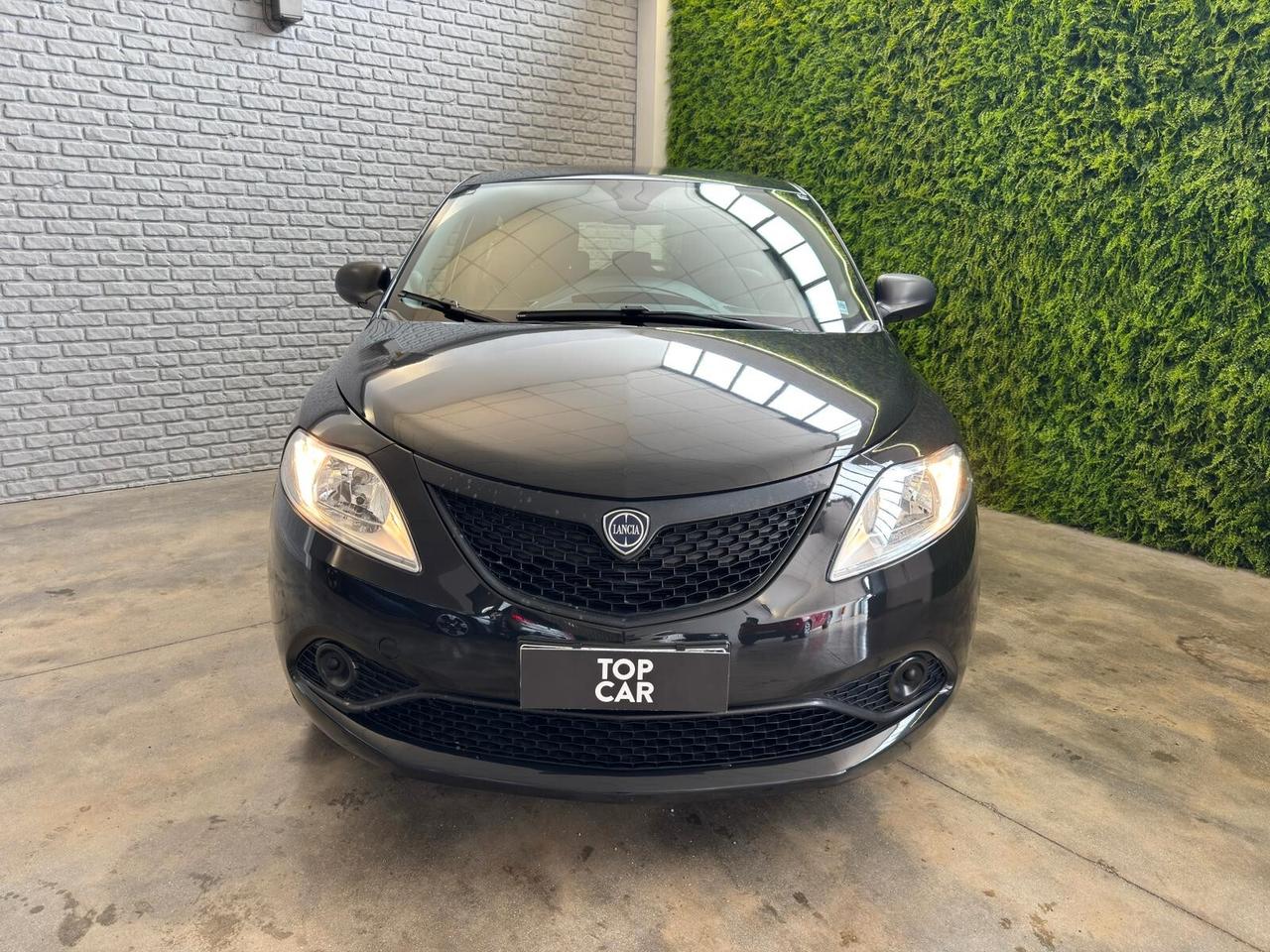 Lancia Ypsilon 1.0 FireFly 5 porte S&S Hybrid Ecochic Silver
