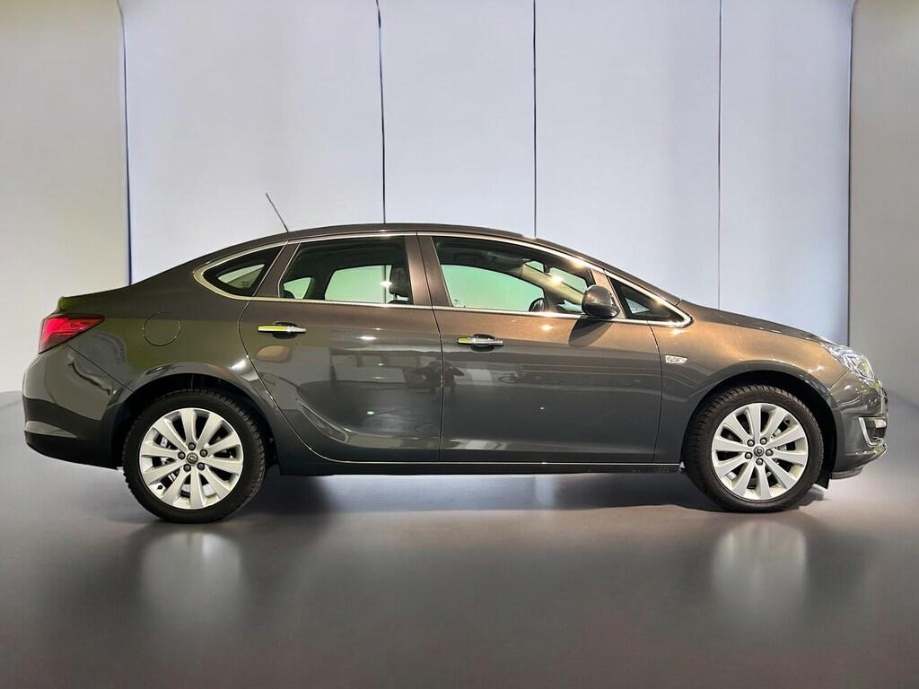 Opel Astra Sedan 1.4 Cosmo