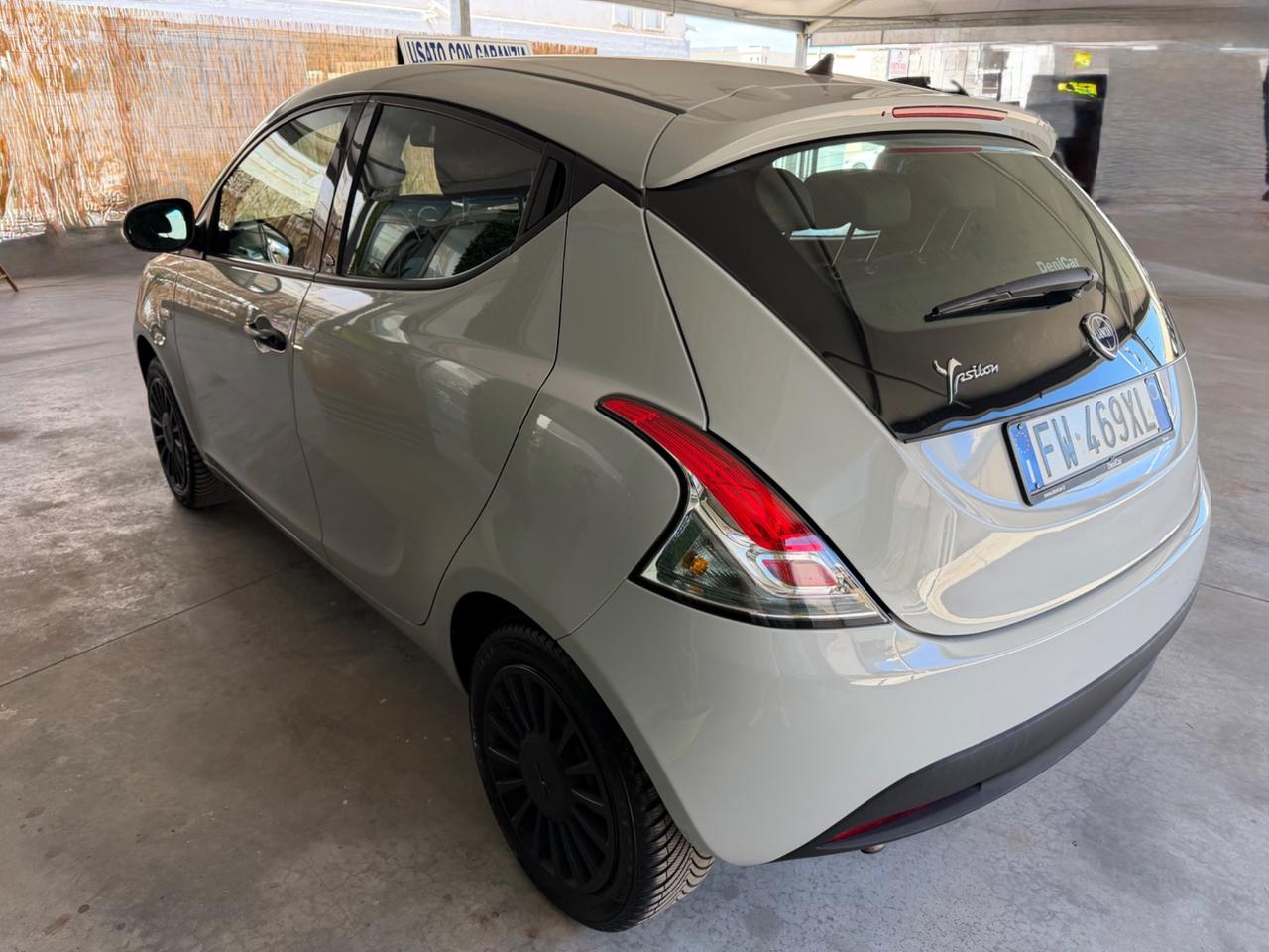 Lancia Ypsilon 1.2 69 CV 5 porte Gold