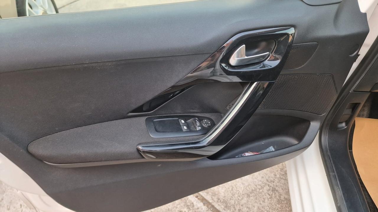 Peugeot 208 1.4 HDi 68 CV 5 porte Active