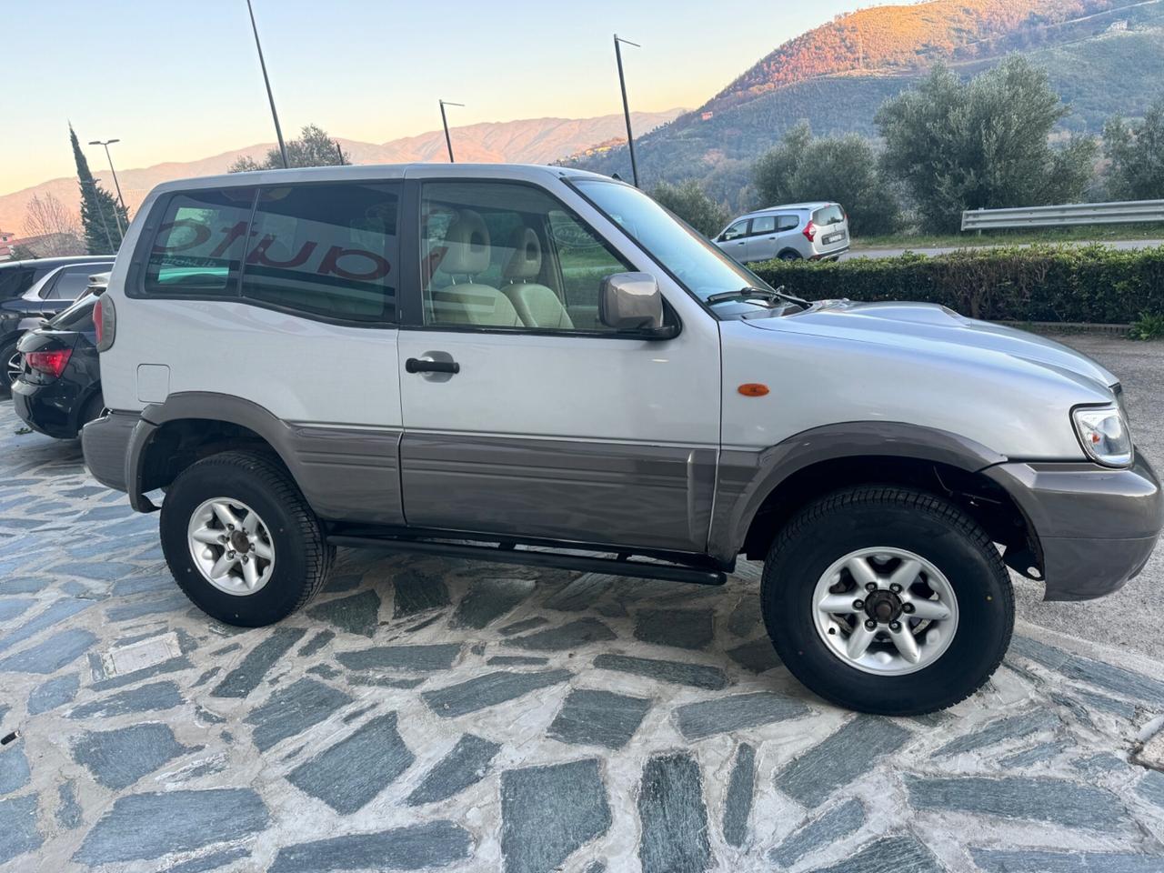 Terrano II Super Terrano 3.0 DiT 3p. FULL