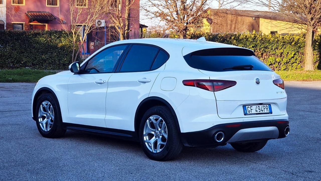 Alfa Romeo Stelvio 2.2 Turbodiesel 160 CV AT8 RWD