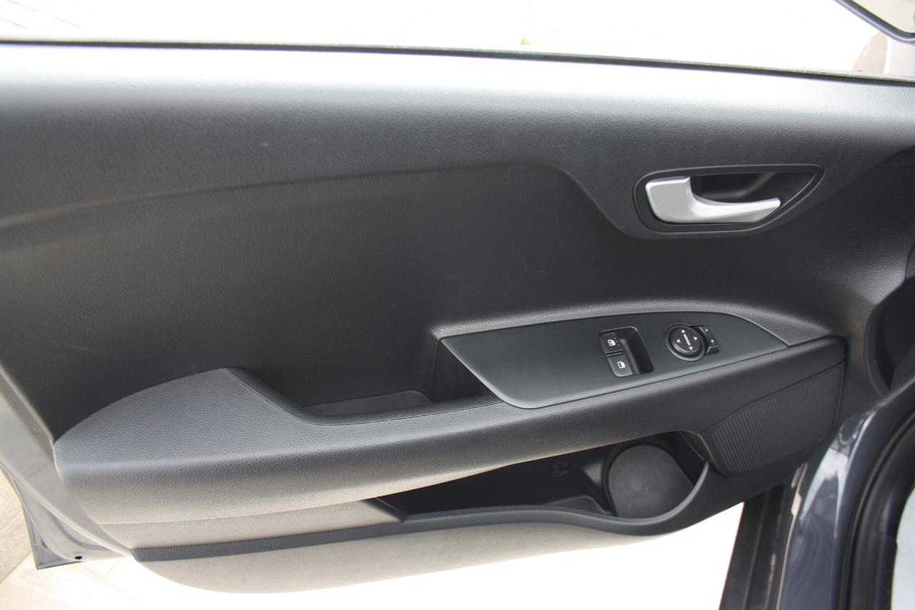 Kia Stonic 1.2 DPI Urban *2022