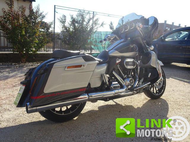 HARLEY-DAVIDSON FLHX Street Glide CVO