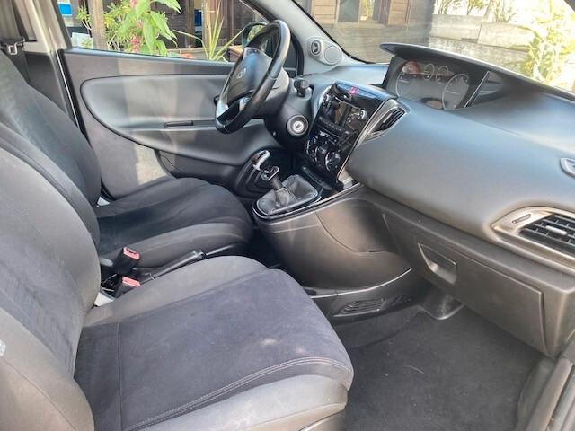Lancia Ypsilon 0.9 TwinAir 85 CV 5 porte Metano Ecochic Gold