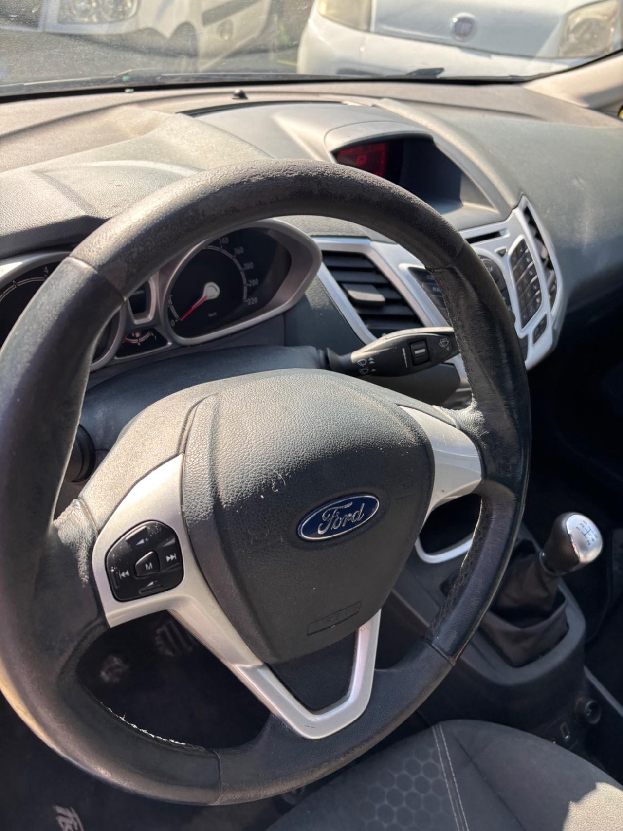 Ford Fiesta 1.2 16V 5p. Ghia per neo patentato