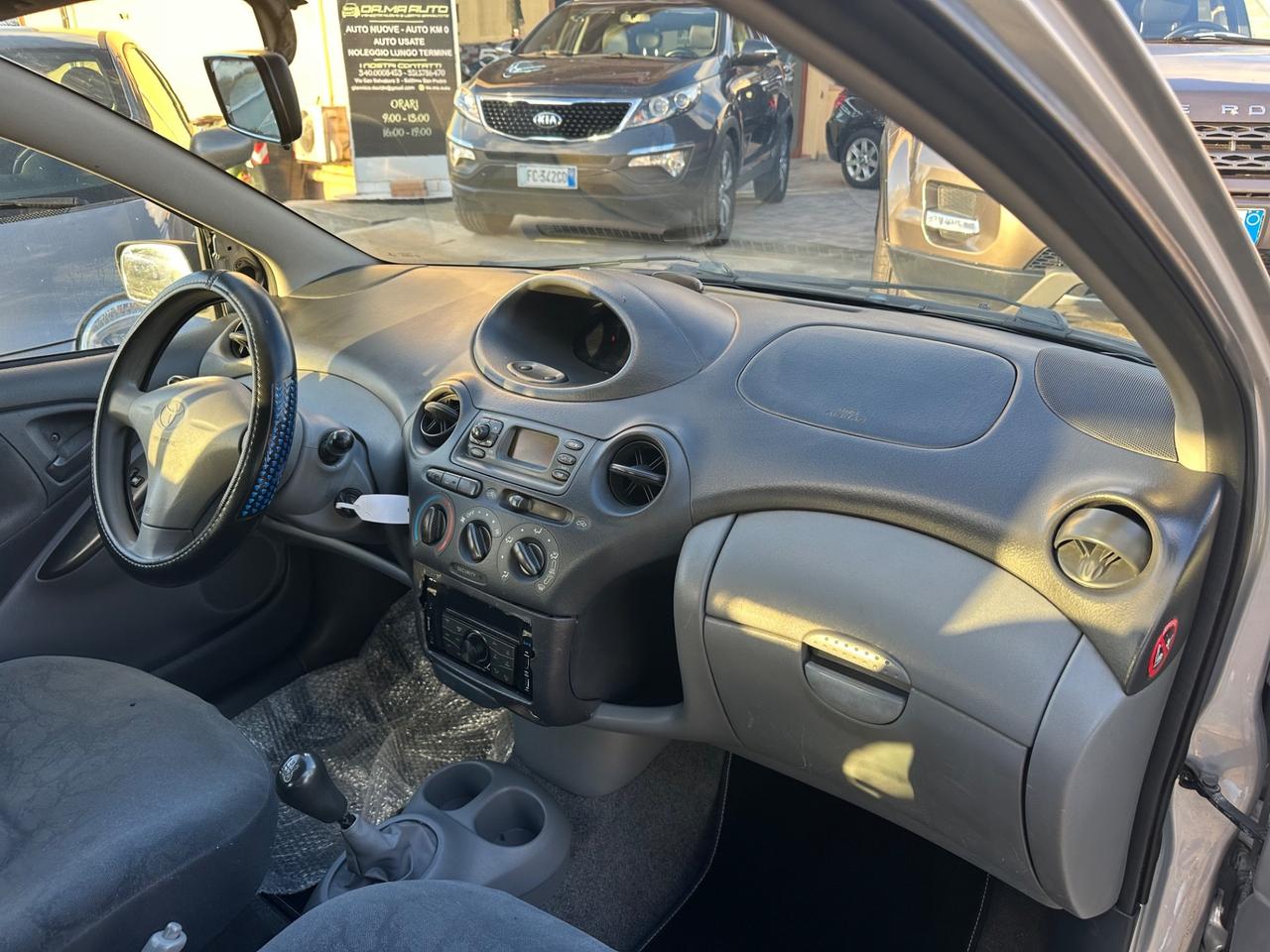 Toyota Yaris 1.0i 16V cat 5 porte Sol