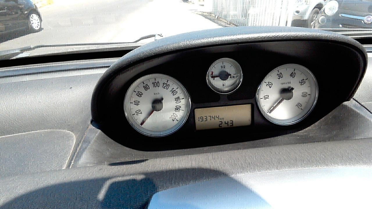 LANCIA YPSILON 2 SERIE - 1.2 69 CV ARGENTO - BENZINA/GPL