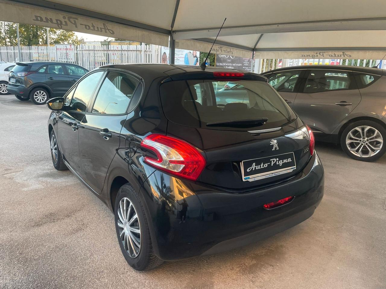 Peugeot 208 1.4 HDi 68 CV 5 porte Allure