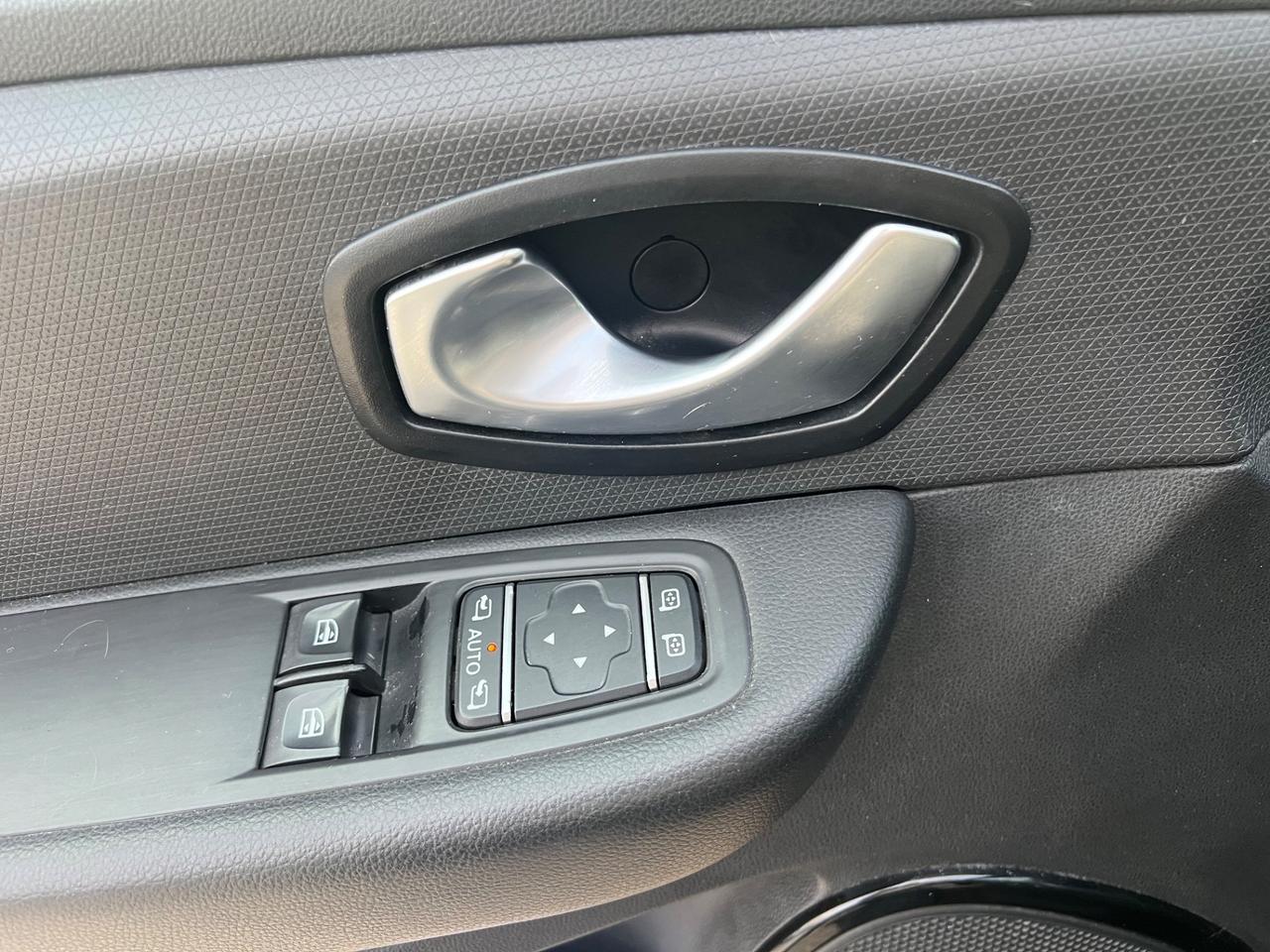 Renault Clio 1.2 75CV 5 porte Life PERMUTE RATE GARANZIA