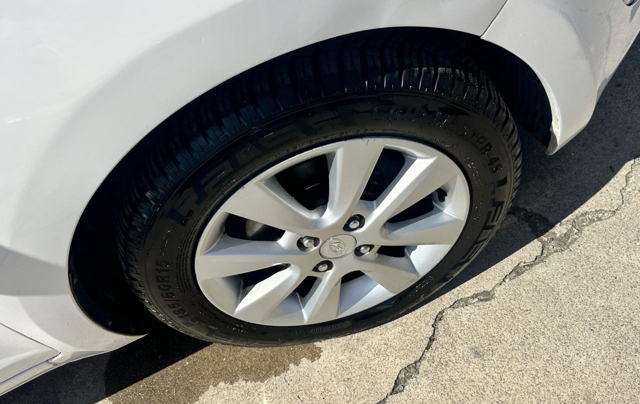 Hyundai i20 1.1 CRDi 75CV 5p. Sound Edition 2013