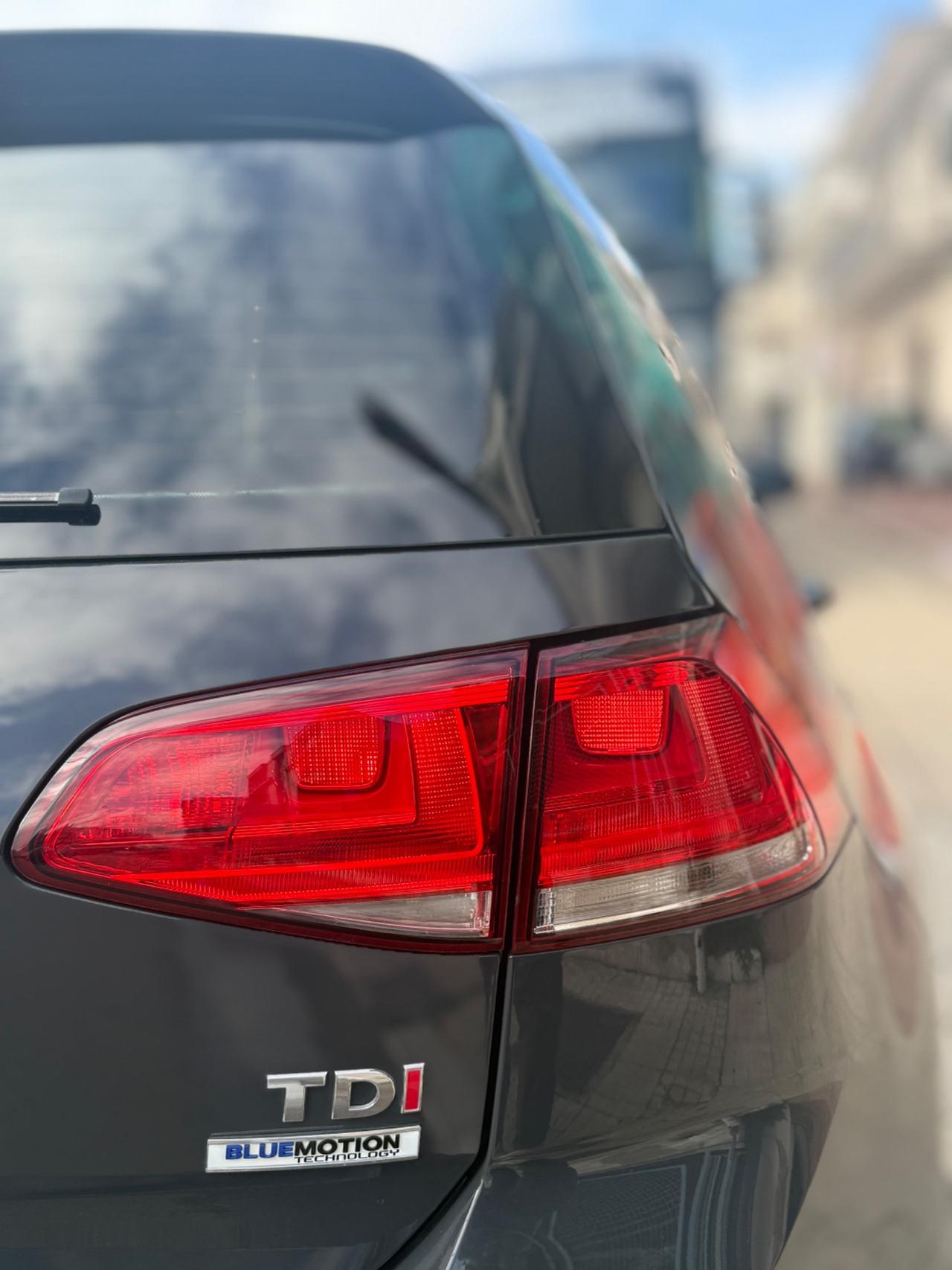 Volkswagen Golf 5p 1.6 tdi 110cv NAVI,APP CONNECT,SEDILI RISCALD.ATISENSORI DI PARCHEGGIO,DISTRIBUZIONE FATTA 10/25