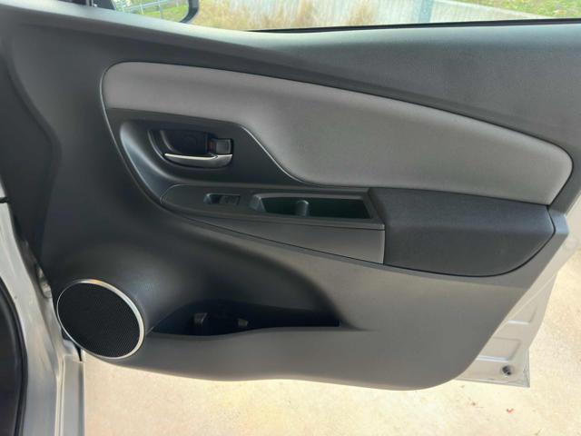 TOYOTA Yaris 1.5 Hybrid 5 porte Active AUTOMATICA PER NEOPATENT
