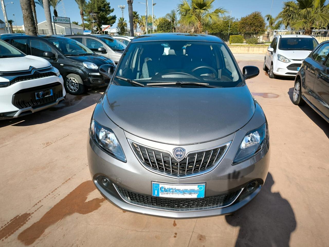 Lancia Ypsilon 1.0 FireFly 5 porte S&S Hybrid Ecochic Silver