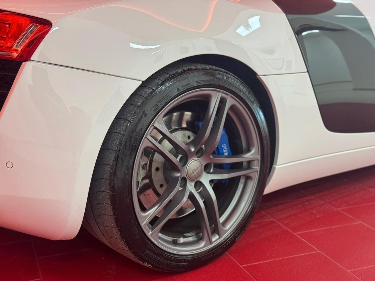 Audi R8 4.2 V8 FSI quattro R tronic