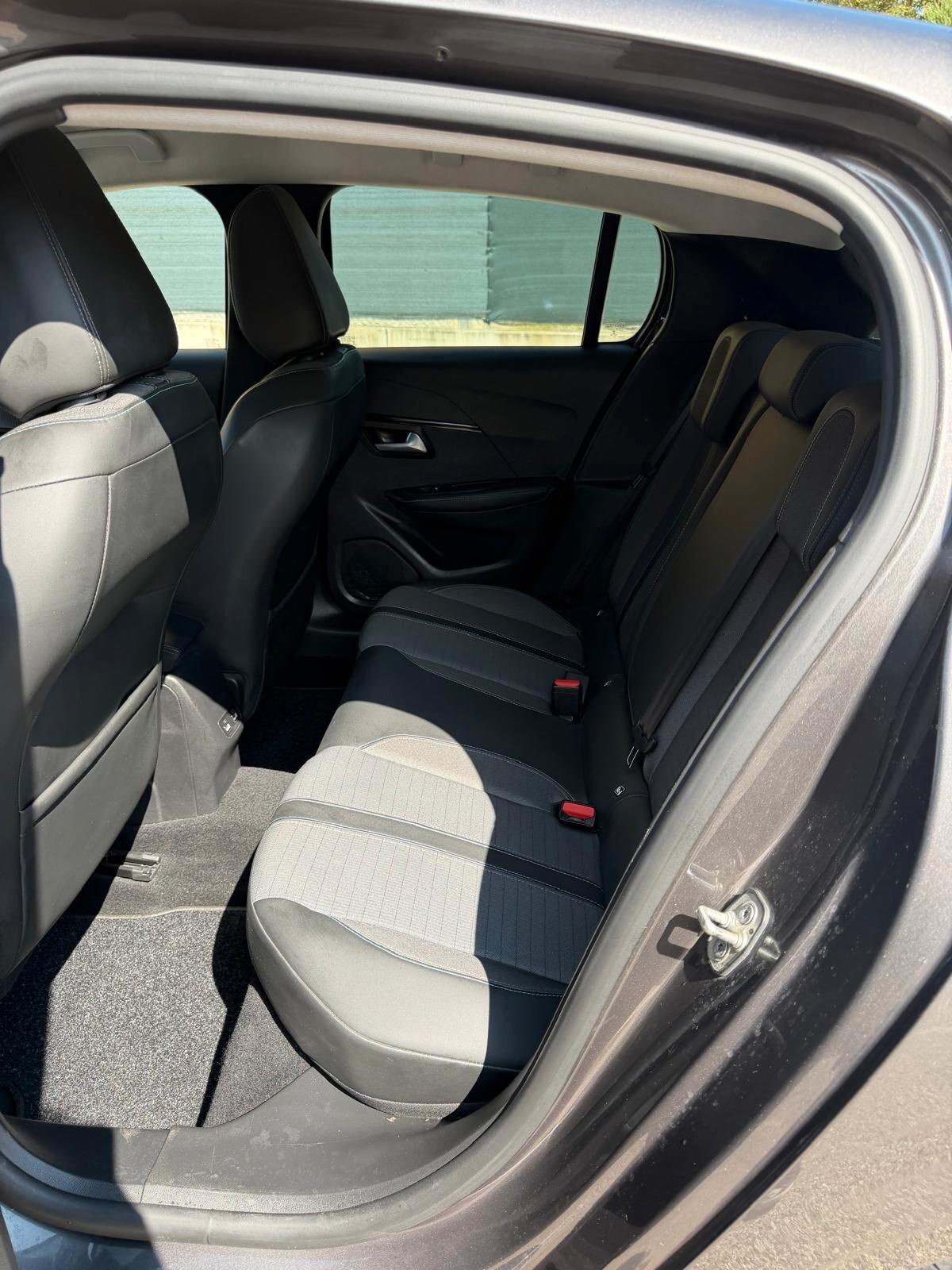 Peugeot 208 1.2 - NAV. - NEOPATENTATI - 12 MESI DI GARANZIA -