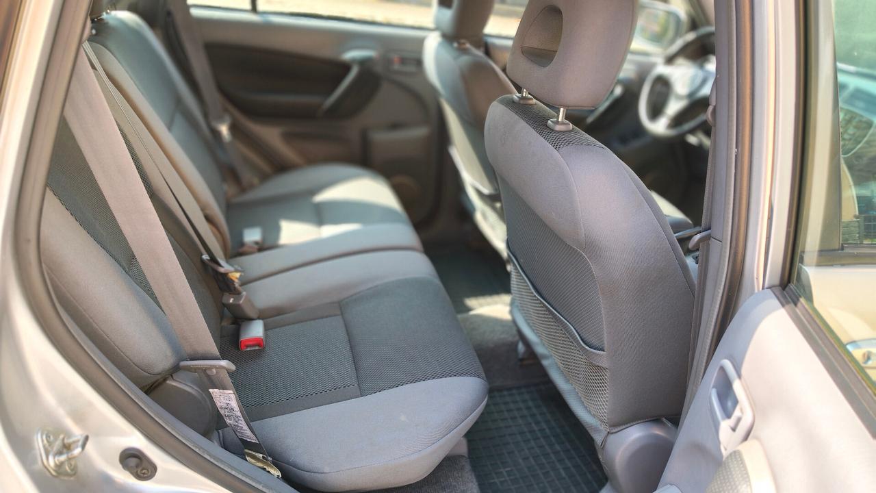 Toyota RAV 4 2.0 Tdi D-4D 5p Sol Gancio traino