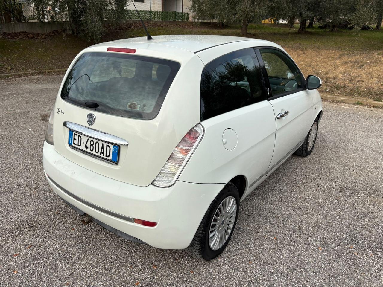 LANCIA Ypsilon1.3 MJT 75Cv Platino - 10-2010