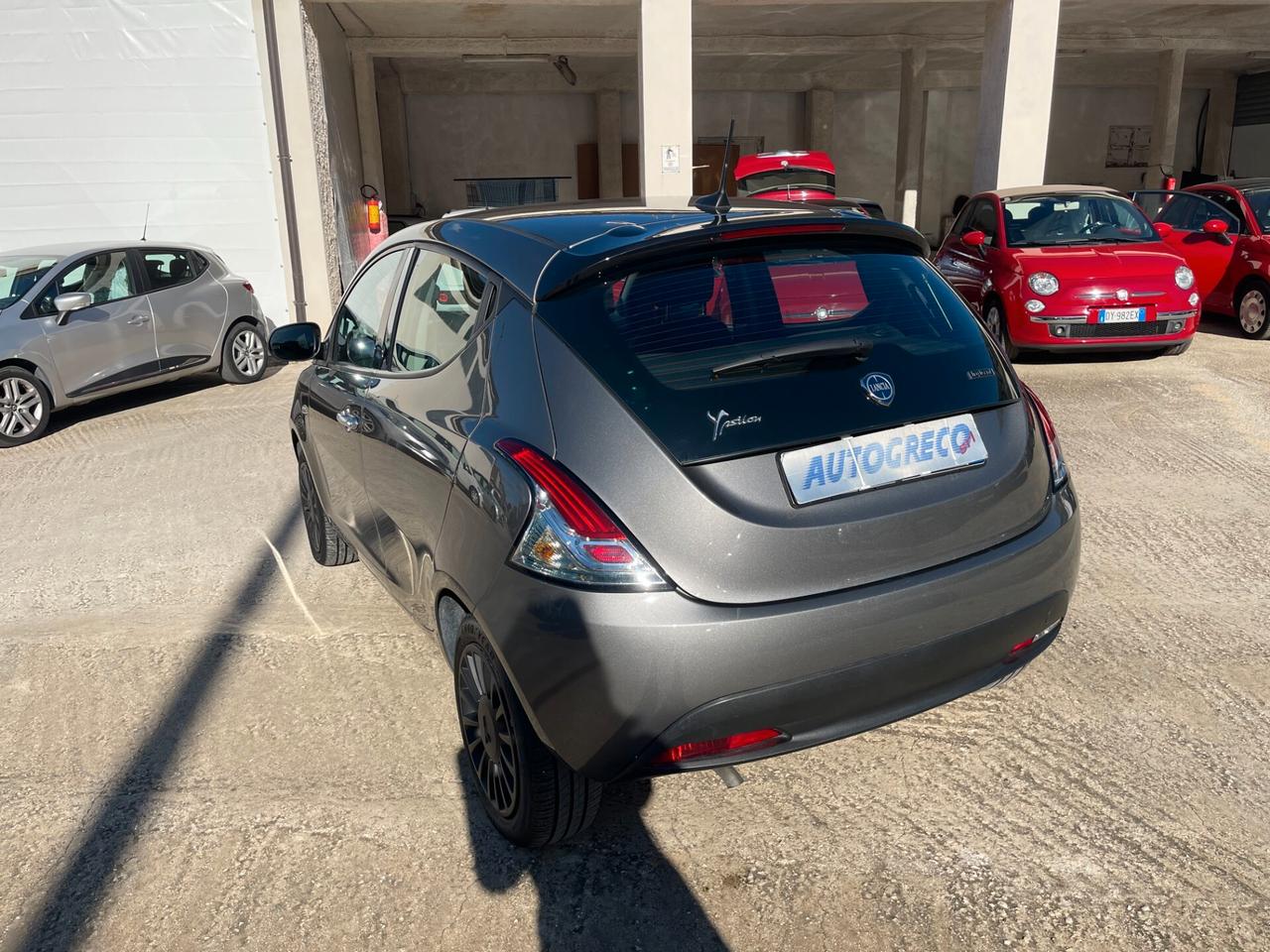 Lancia Ypsilon 1.0 FireFly 5 porte S&S Hybrid Ecochic Silver